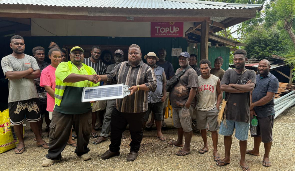 Geology residents receive solar lights Geology residents receive solar lights