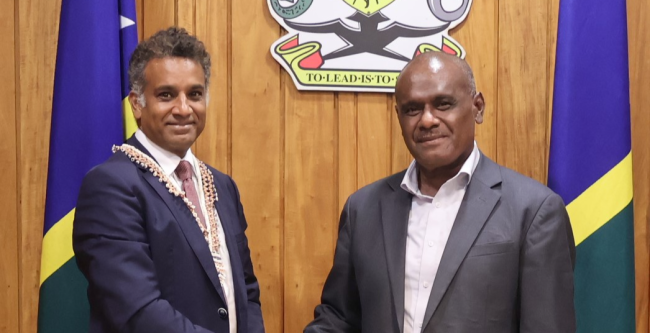 Prime Minister Hon. Jeremiah Manele MP and APLMA CEO Dr. Das
