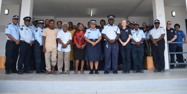 RSIPF and RAPPP officers and Honiara community leaders posed for a photo during the opening of the ‘RSIPF Frontline Review Workshop’ at the Kukum National Traffic Centre on 20 February.