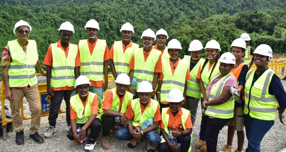 Students visit hydropower project site