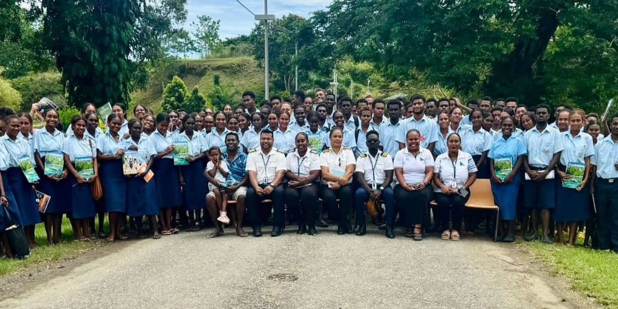 Betikama students with the pilots and airlines officers
