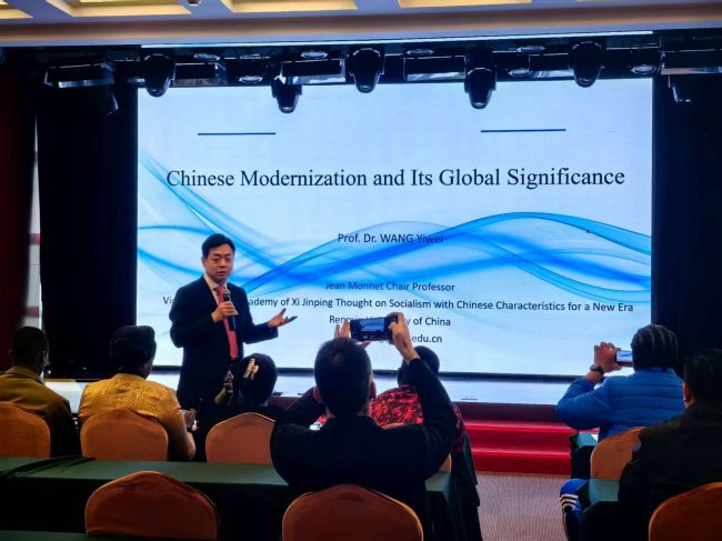 Dr Wang lecturing on Chinese Modernisation and Its Global Significance