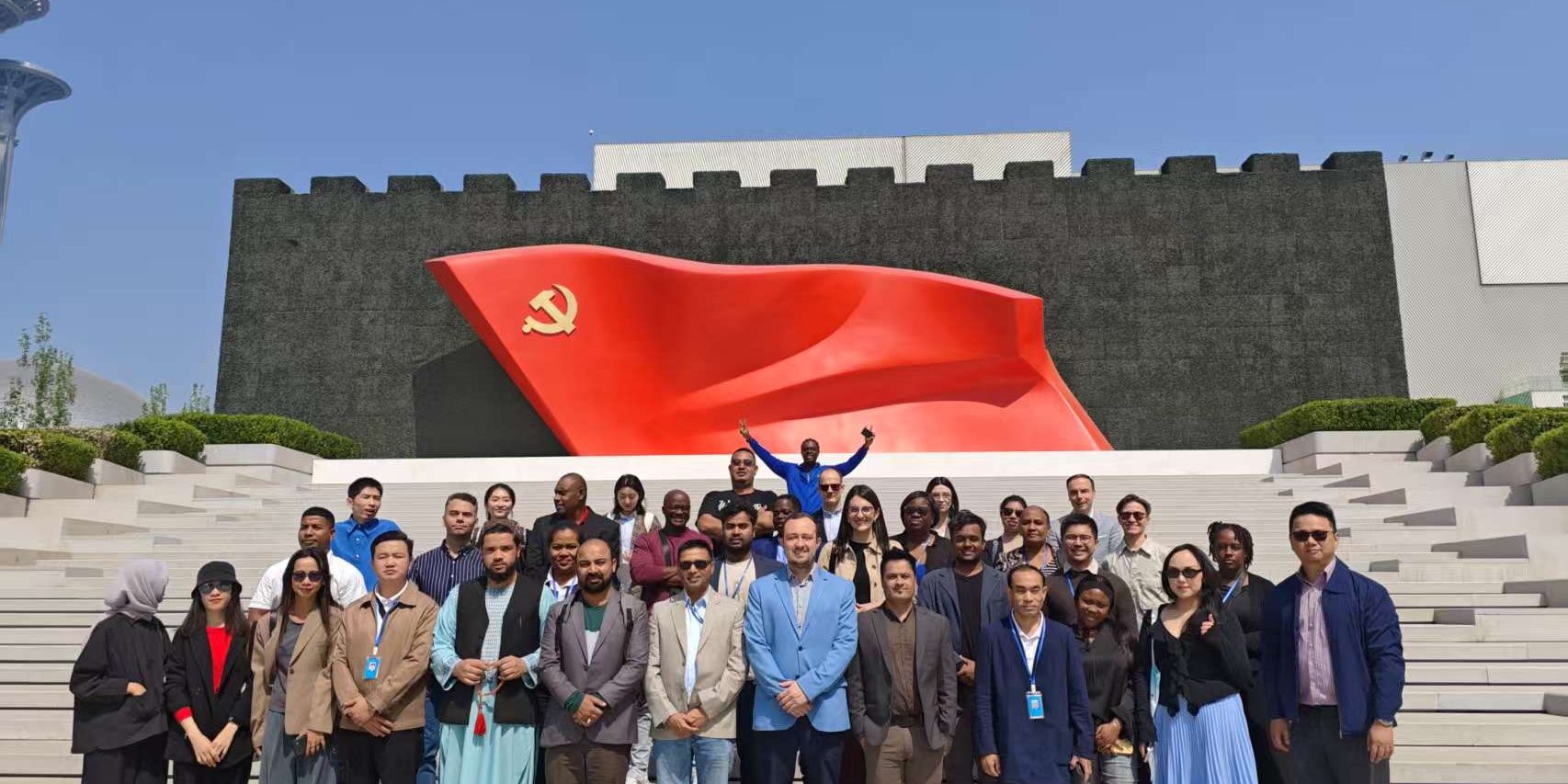 Most of the journalists during the visit to the Beiking museum