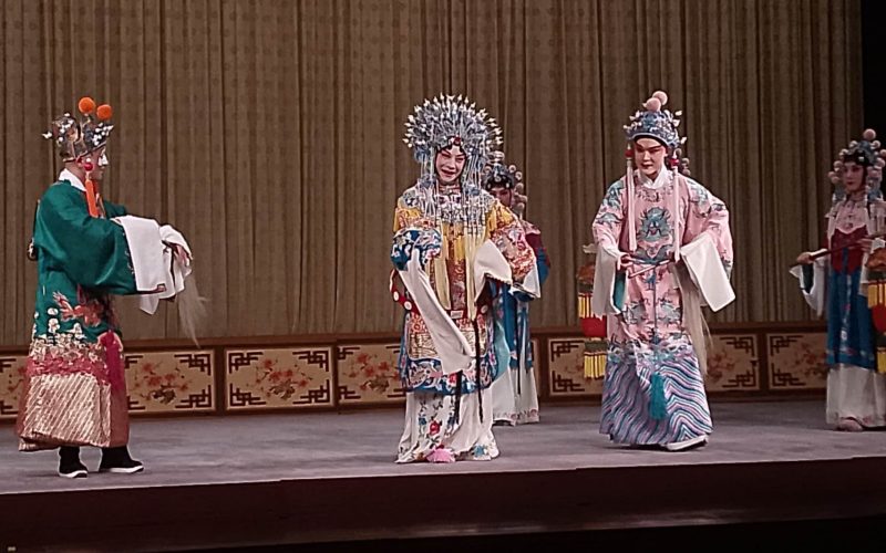 Beijing Opera treats international journos to special performance