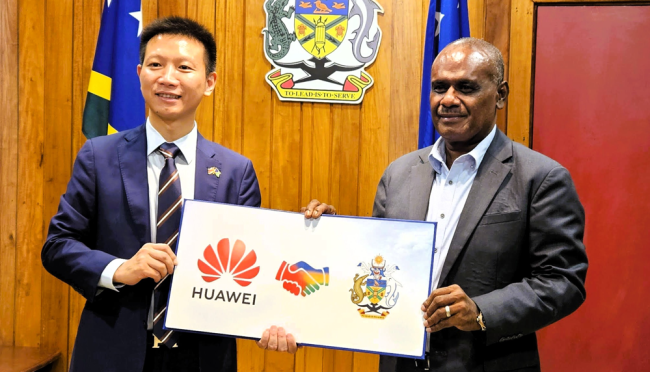 Huawei Asia Pacific Region Carrier Business Group President, Mr Denny Deng and Hon. PM Jeremiah Manele