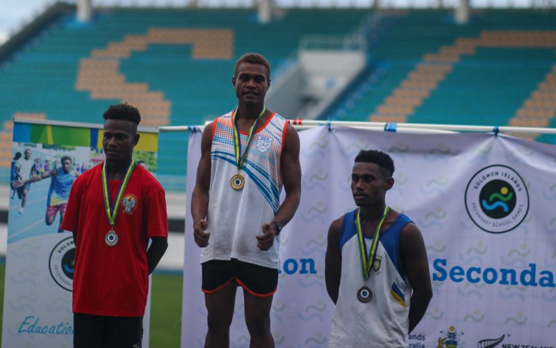 Last-lap stride earns Auga 800m glory