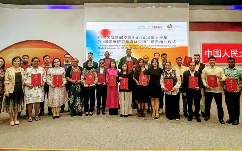 Chinese diplomat reminds international journos ‘report the truth’