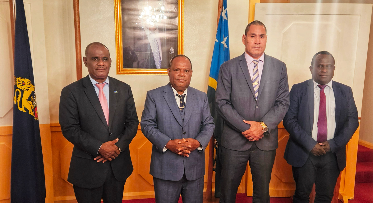Minister Paea sworn-in following Cabinet reshuffle Minister Paea sworn-in following Cabinet reshuffle