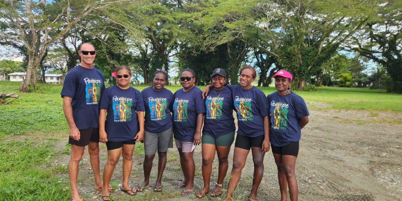 The participating paddlers