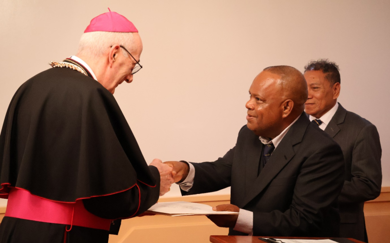 Apostolic Nuncio presents credentials to GG