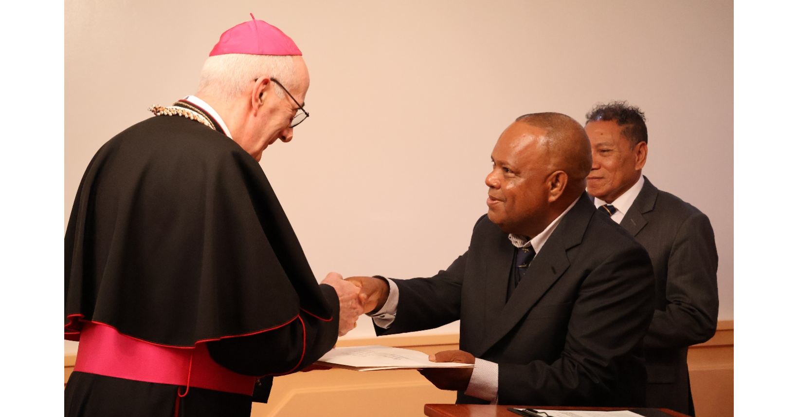 Apostolic Nuncio presents credentials to GG