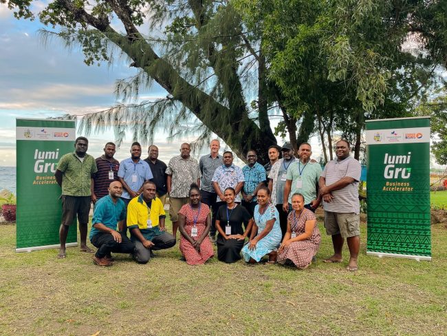 Minister Manemahaga (c) with officials from SIG and Australian High Commission