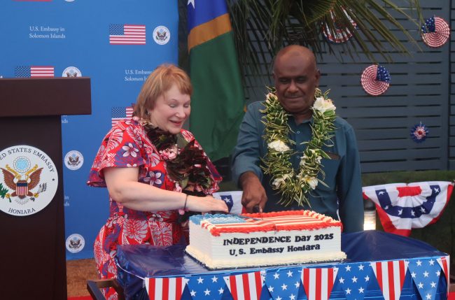 PM Manele and United States Ambassador to Papua New Guinea and Solomon Islands, Her Excellency Ann Marie Yastishock cutting the anniversary cake