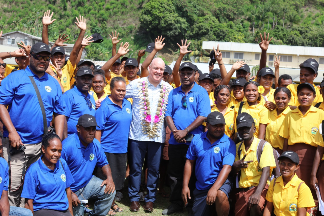Honiara Senior High School students and teachers pose for a photo opportunity with New Zealand Prime Minister Hon. Luxon.
