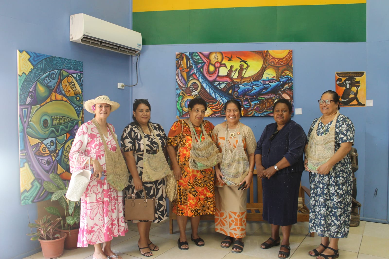 Spouses of PIF leaders visit Art Gallery