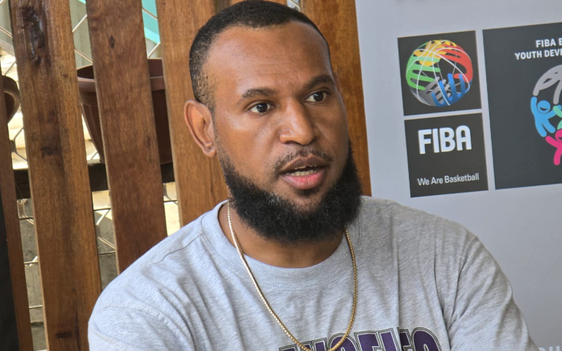 Men’s b’ball team aims high