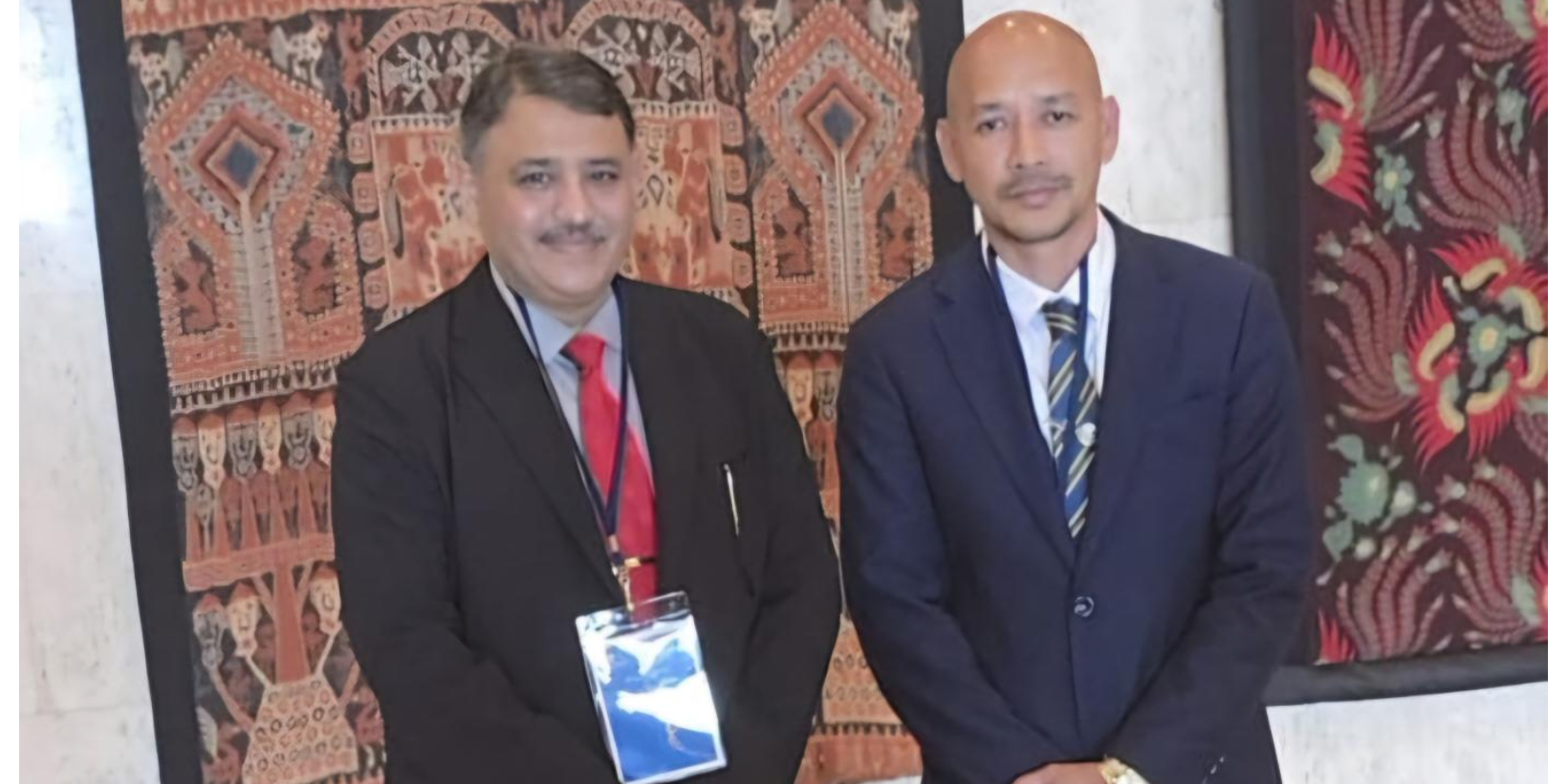 Minister Vave and Indian official