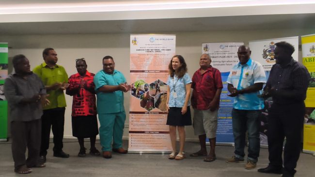 Minister of Agriculture and Livestock, Frankly Wasi with UNDP Deputy Resident, Prof. Raluca and members of ANAC.