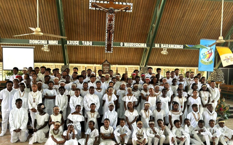 Holy Cross Cathedral welcomes 117 Children to First Holy Communion