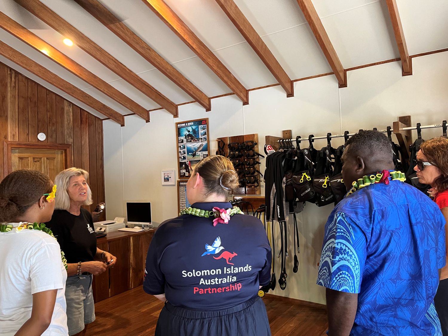 AUSTRALIA SUPPORTS LAUNCH OF NEW DIVE CENTRE IN GIZO