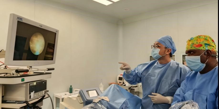 Dr. Chen Xulong and NRH urologist Dr. Augustine Melly