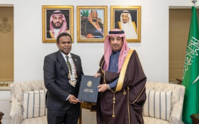 Ambassador Walegerea presents credentials to Saudi Arabia