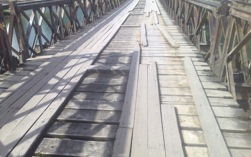 Fiu bridge deteriorates, posing danger to motorists