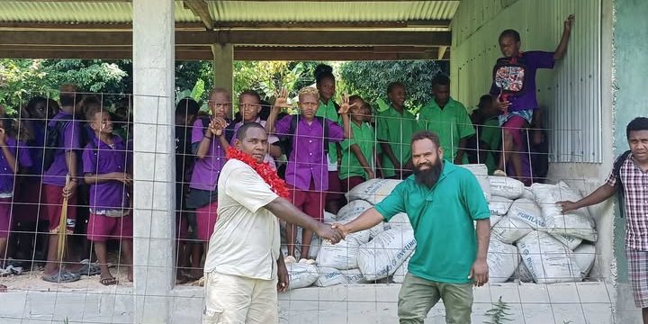 Community Development Officer (CDO) of North Malaita Constituency right hands over building materials to Kafoasila Community High School last week.